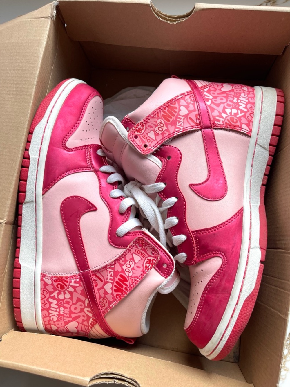 Nike Dunk High GS 'Valentine's Day a special edition sneakers
